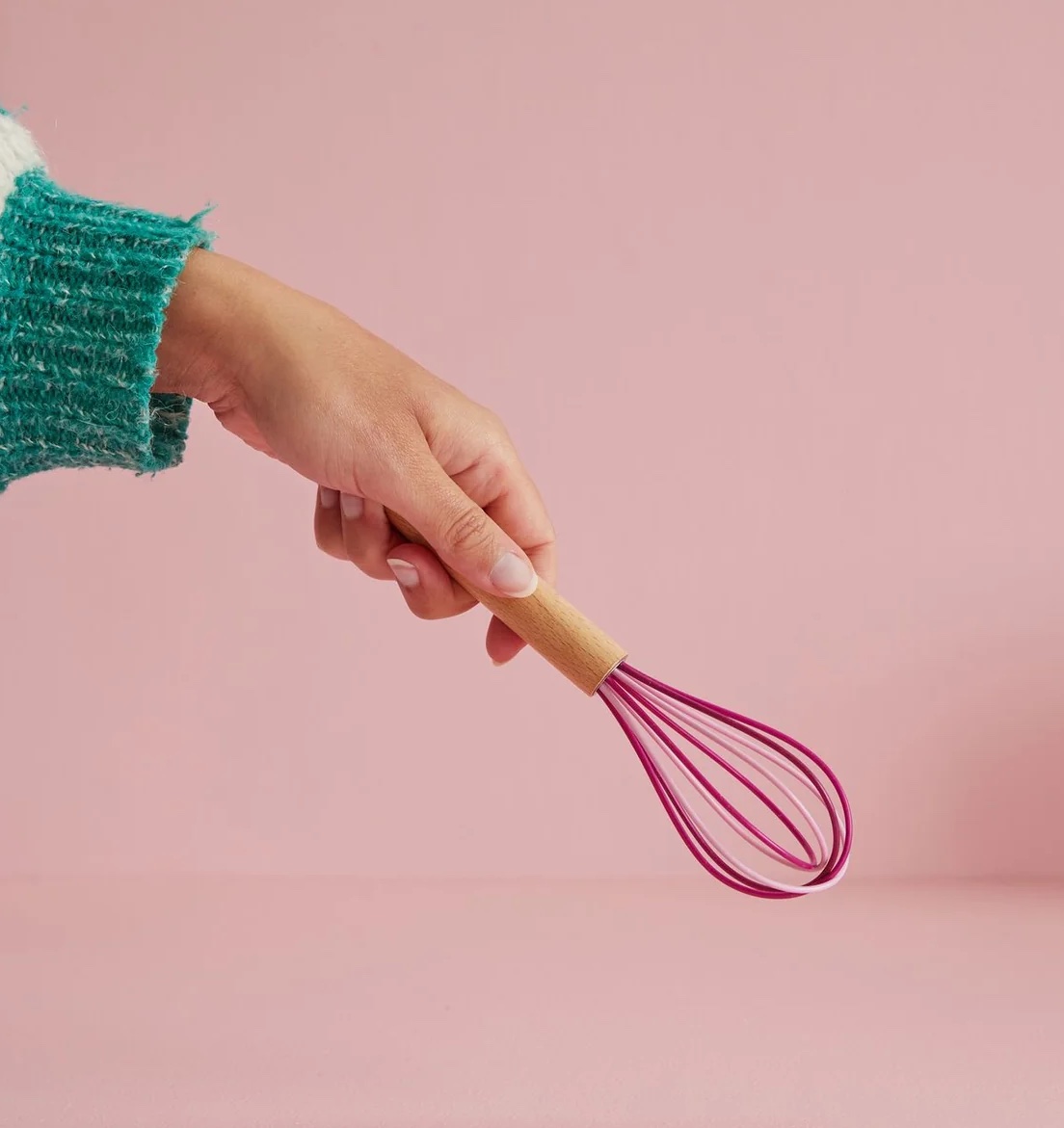 RICE Kleiner Silikon Schneebesen mit Holzgriff für Kinder - Rosa & Pink