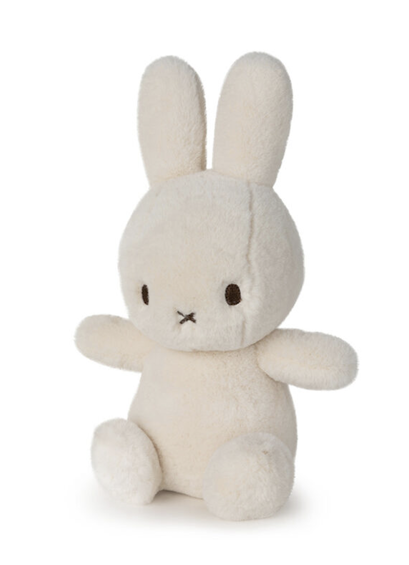 Bildschirm-foto-2023-11-22-um-11-32-48 Bon Bon Toys Cozy Miffy sitzend in Creme - in Geschenkbox