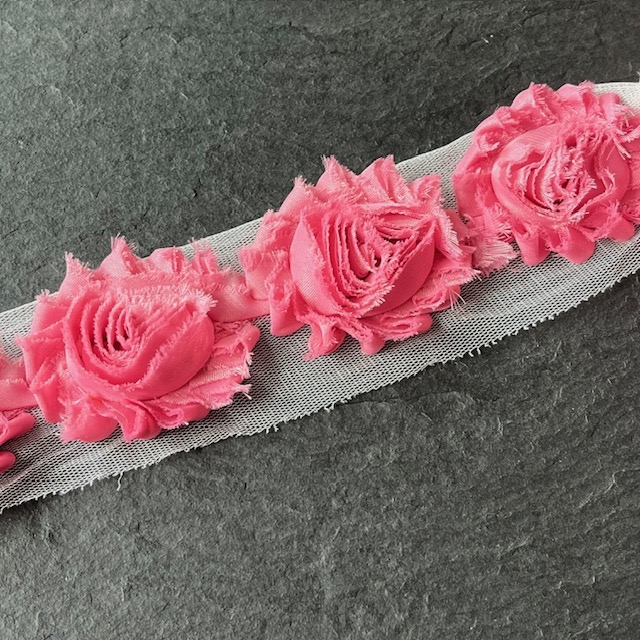 Wowzers Shabby Chic Stoffblume Blüte am Band - Dusty Rose - 3 Blumen Wowzers Shabby Chic Stoffblume Blüte am Band - Dusty Rose - 3 Blumen