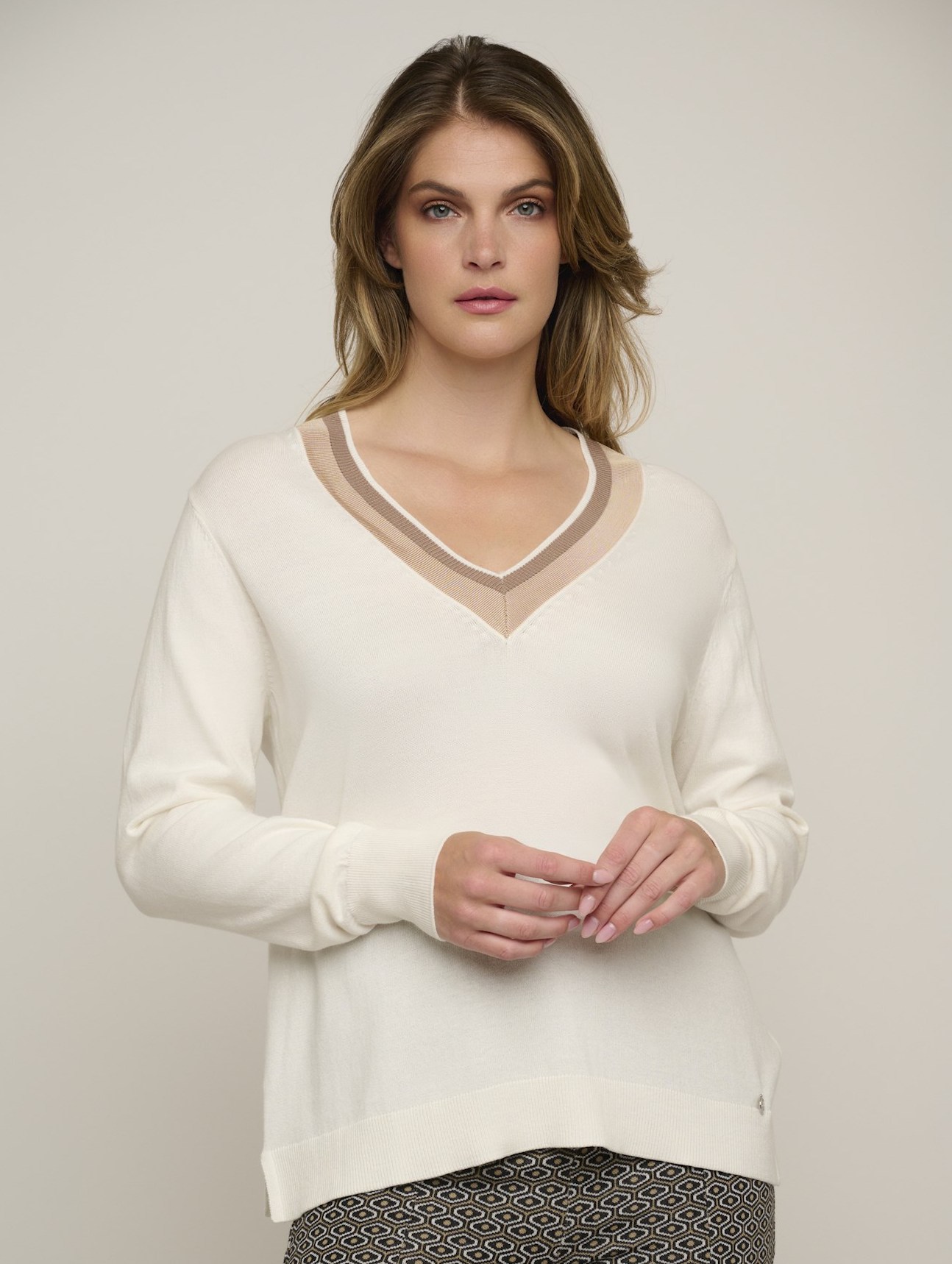 Rino & Pelle Kasja Pullover in Weiß mit V-Neck