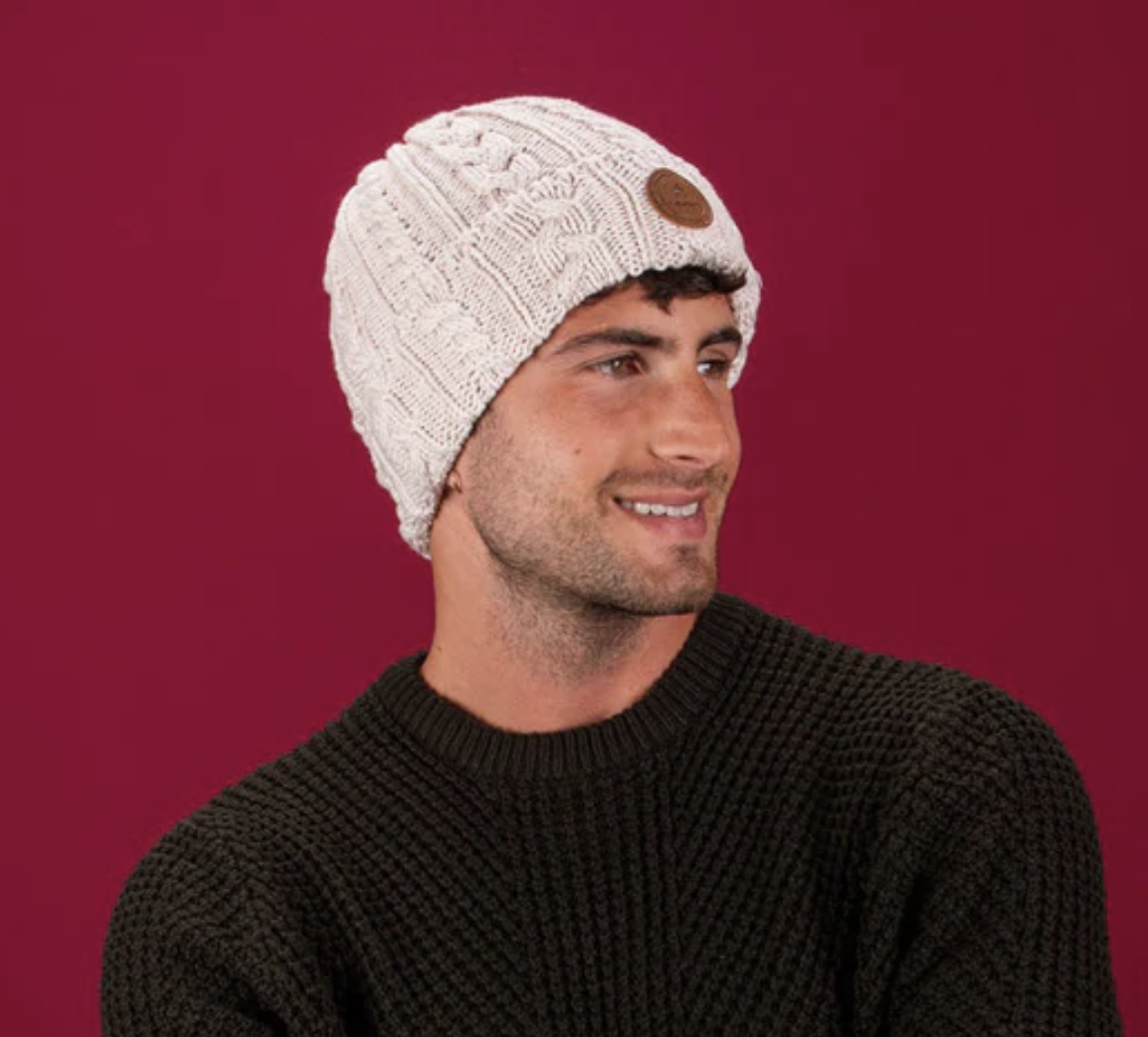 Bildschirm-foto-2023-09-21-um-10-58-27 Cabaia Mütze Vieaux - Bio-Baumwolle Beanie mit Zopfmuster in Creme