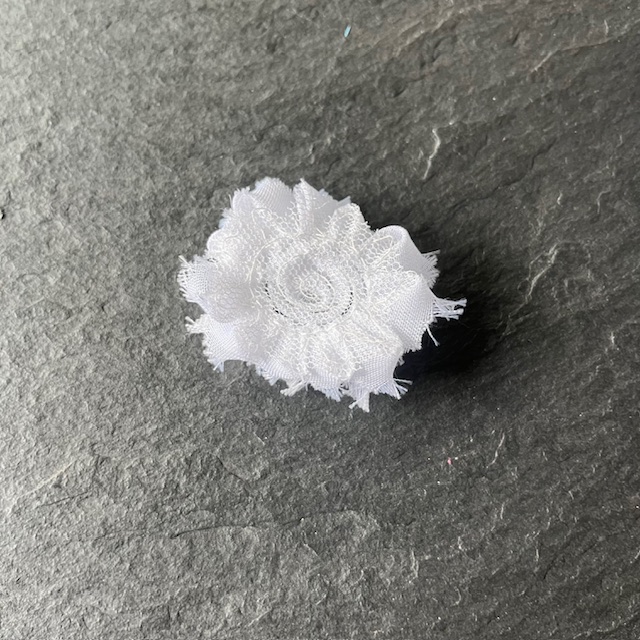 Wowzers Petit Shabby Chic Stoffblume - Weiß - 3 Blumen 