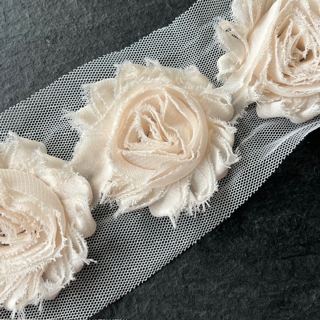 Wowzers Shabby Chic Stoffblume Blüte am Band - Vanilla Creme - 3 Blumen 
