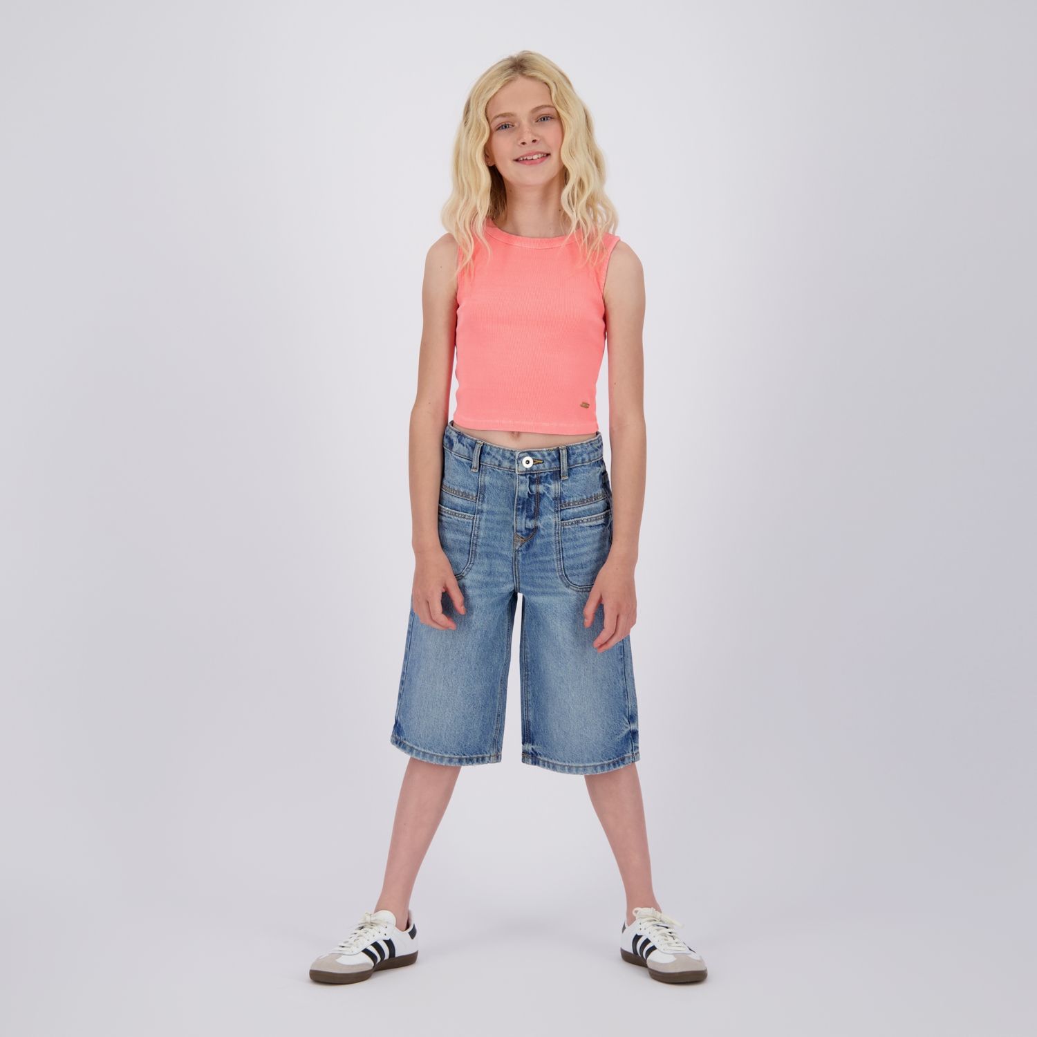 Vingino Crop Top Feinripp in Spring Peach - Korall mit Stickerei - SALE