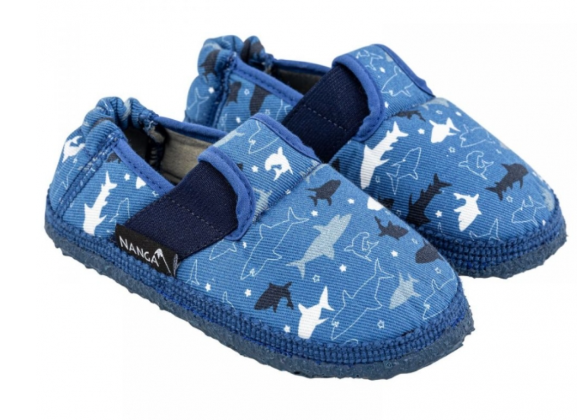 Bildschirmfoto-2022-02-28-um-09-15-42 Nanga Hauschuhe - HAIALARM - Allover Haie in Mittelblau