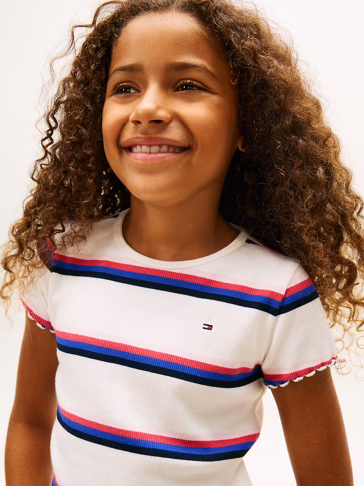 Tommy Hilfiger Kinder Mädchen Essential Rib Top in Weiß mit Streifen Tommy Hilfiger Kinder Mädchen Essential Rib Top in Weiß mit Streifen