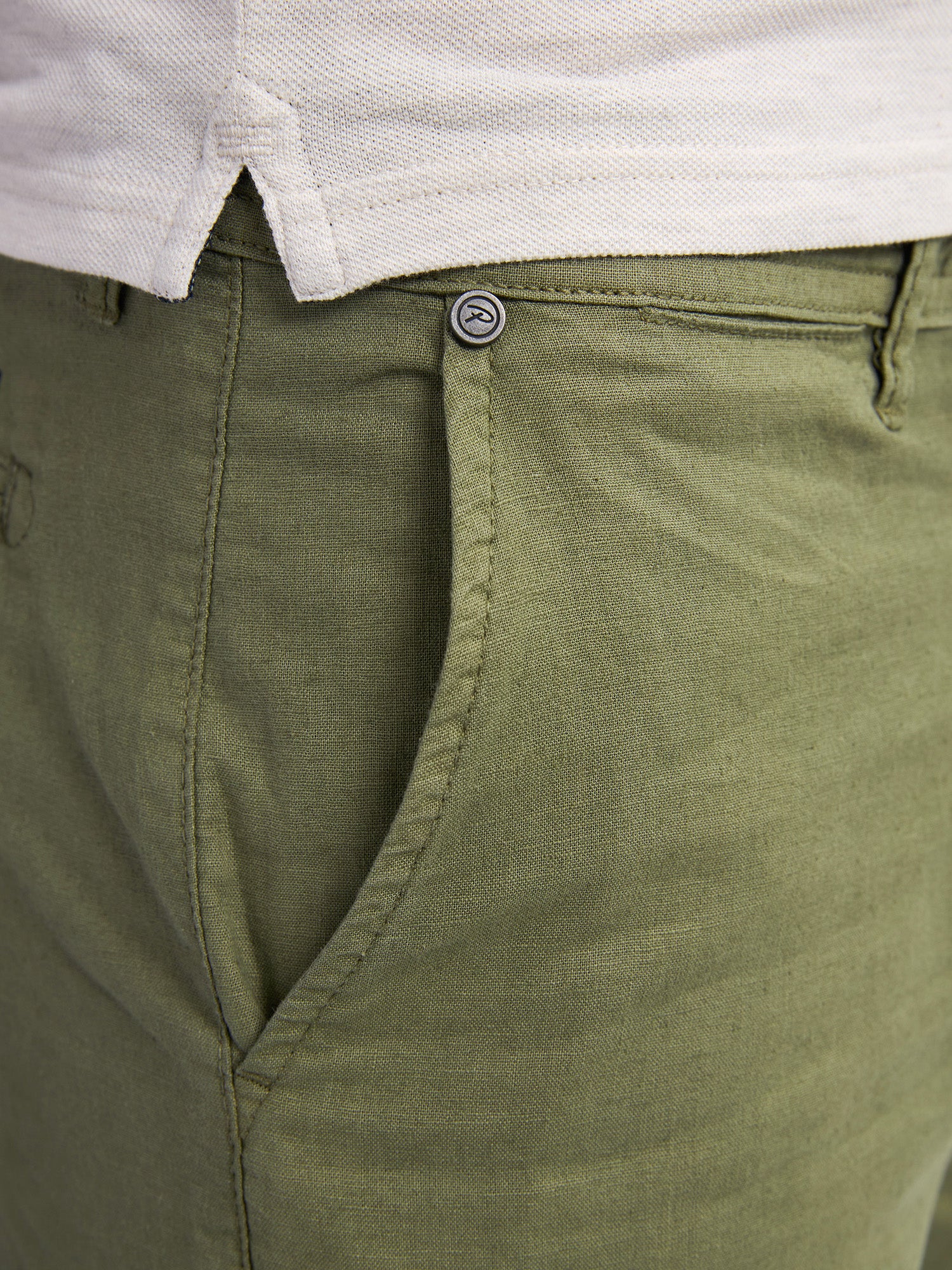 Petrol Industries Herren Leinen Chino Short Tropicwave in Oliv Grün Petrol Industries Herren Leinen Chino Short Tropicwave in Oliv Grün