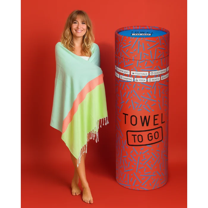 TOWEL TO GO NEON Baumwoll-Strandtuch Spa Saunatuch mit Geschenkbox - Blau und Coral