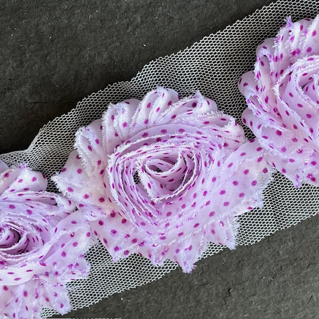 Wowzers Shabby Chic Stoffblume Blüte am Band - Lila Gepunktet - 3 Blumen