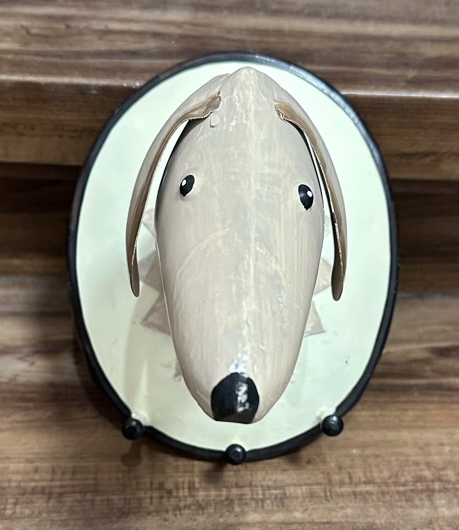 Pape Wandhaken Trophäe - Hund in Creme auf Weiß Pape Wandhaken Trophäe - Hund in Creme auf Weiß