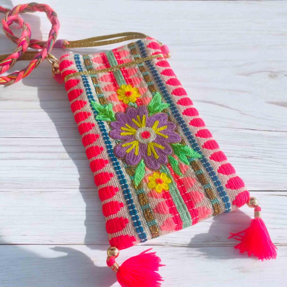 Noi Handytäschche Gestickt mit Neon Blumen 