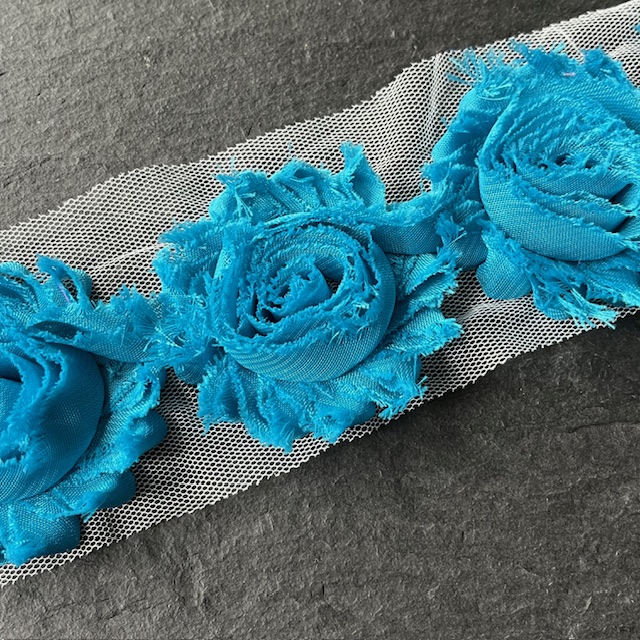 Wowzers Shabby Chic Stoffblume Blüte am Band - Türkis Blau - 3 Blumen Wowzers Shabby Chic Stoffblume Blüte am Band - Türkis Blau - 3 Blumen