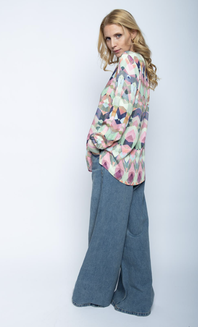 Emily van den Bergh Viskose Bluse mit V-Ausschnitt mit Pastell Graphik Muster - SALE