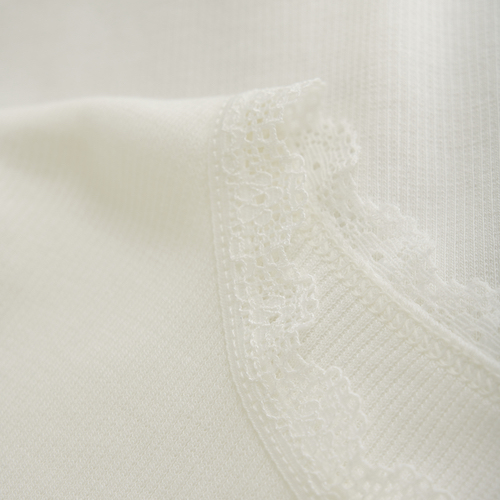 HUTTELiHUT Basic Langarm Shirt in Creme Weiß mit Spitzenborte 