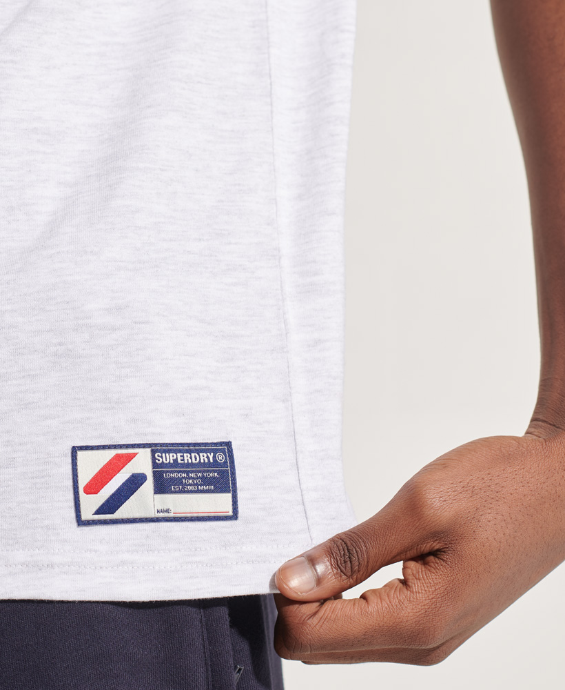 Superdry T-Shirt in Sportstyle in Grau - SALE