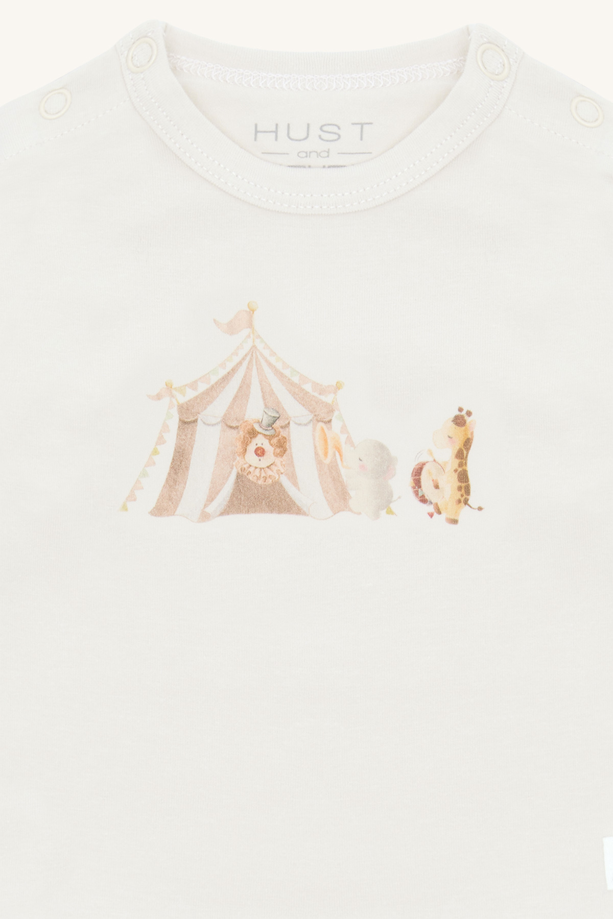 Hust & Claire Alex Langarm T-Shirt in Snow White Creme - Zirkuszelt mit Tiere Hust & Claire Alex Langarm T-Shirt in Snow White Creme - Zirkuszelt mit Tiere