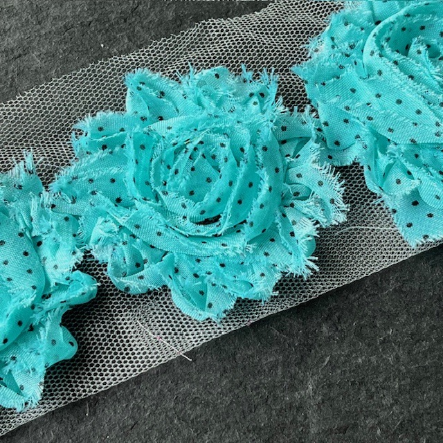 Wowzers Shabby Chic Stoffblume Blüte am Band - Türkis Candy Punkte - 3 Blumen 