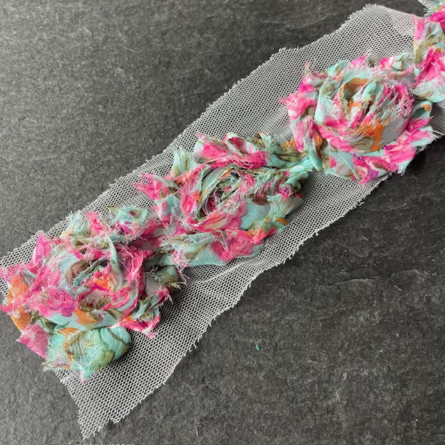 Wowzers Shabby Chic Stoffblumen Blüten am Band - Türkis Lipstick Blumen - 3 Blumen Wowzers Shabby Chic Stoffblumen Blüten am Band - Türkis Lipstick Blumen - 3 Blumen