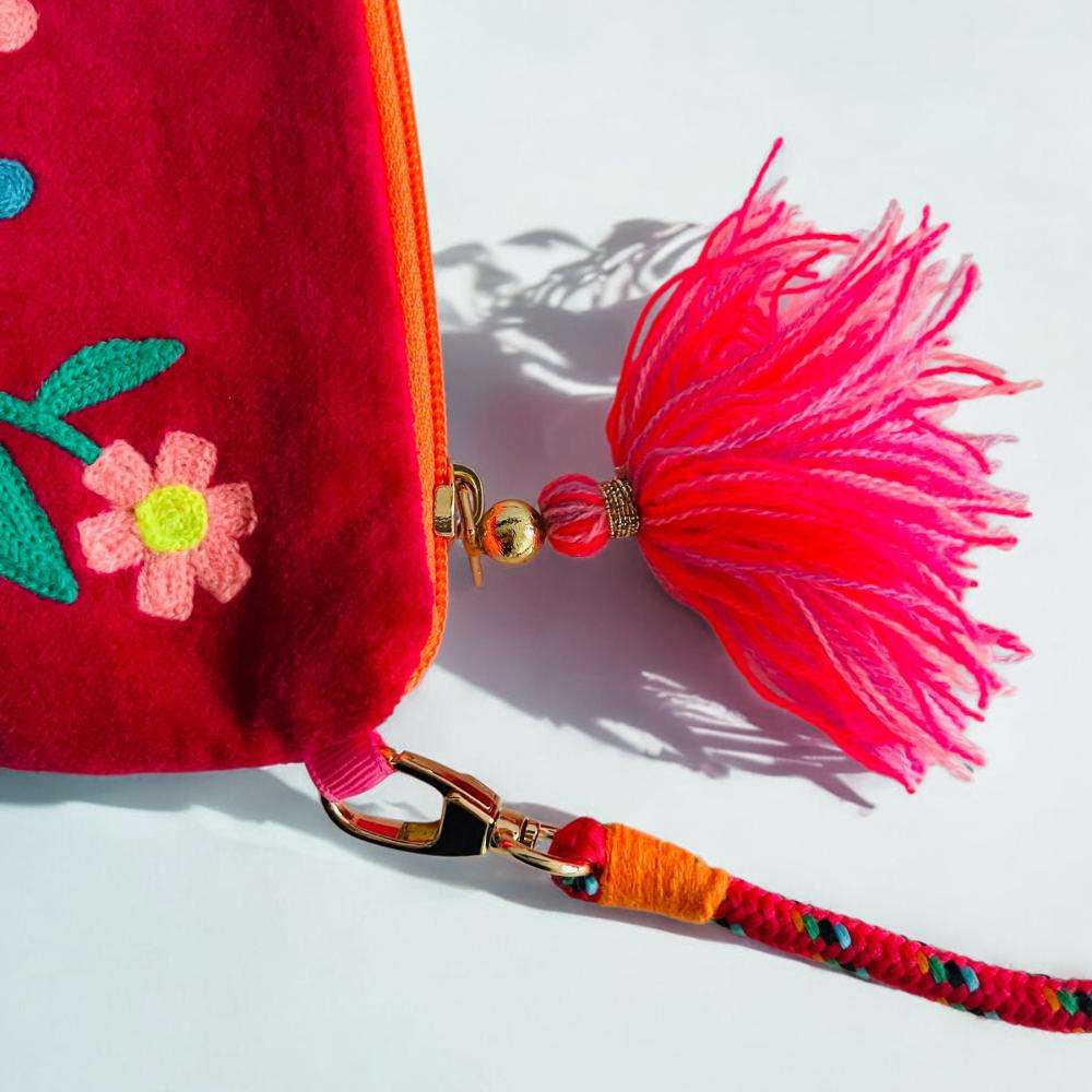 Noi Velvet Tasche in Rot mit Blumen - Creative Chaos - SALE