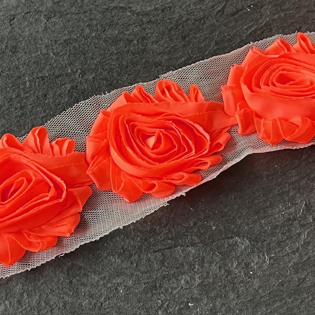 Wowzers Shabby Chic Stoffblume Blüte am Band - Neon Orange - 3 Blumen Wowzers Shabby Chic Stoffblume Blüte am Band - Neon Orange - 3 Blumen
