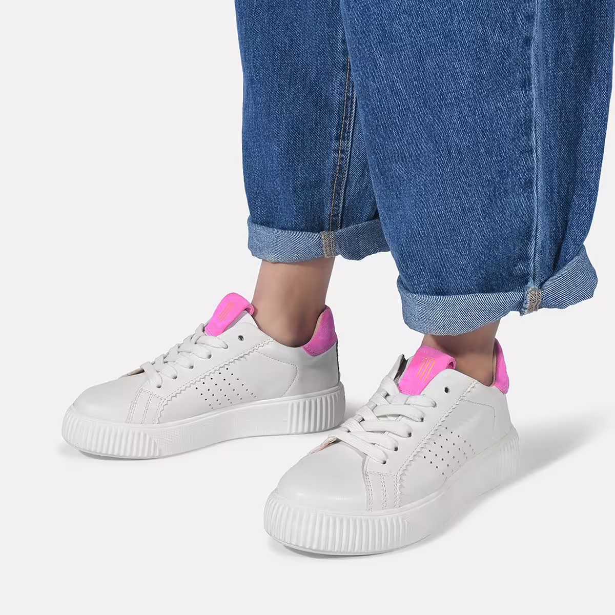 Crickit Sneaker ORMA in Weiß mit Neon Pink Wildleder - SALE Crickit Sneaker ORMA in Weiß mit Neon Pink Wildleder - SALE