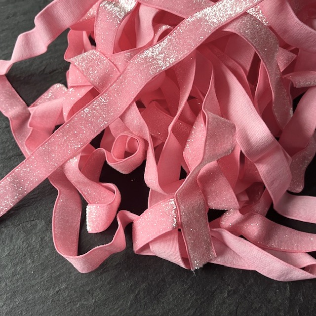Wowzers Bastelbedarf Glitzer FOE Gummiband Rosa - 1 Meter Wowzers Bastelbedarf Glitzer FOE Gummiband Rosa - 1 Meter