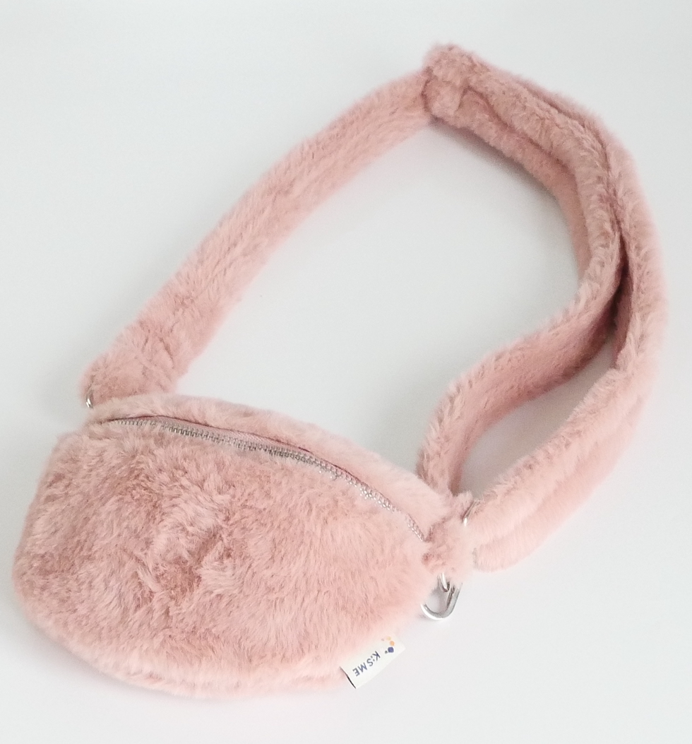 KisMe Crossbody Sidebag Tasche - Vollplüsch in Rosa