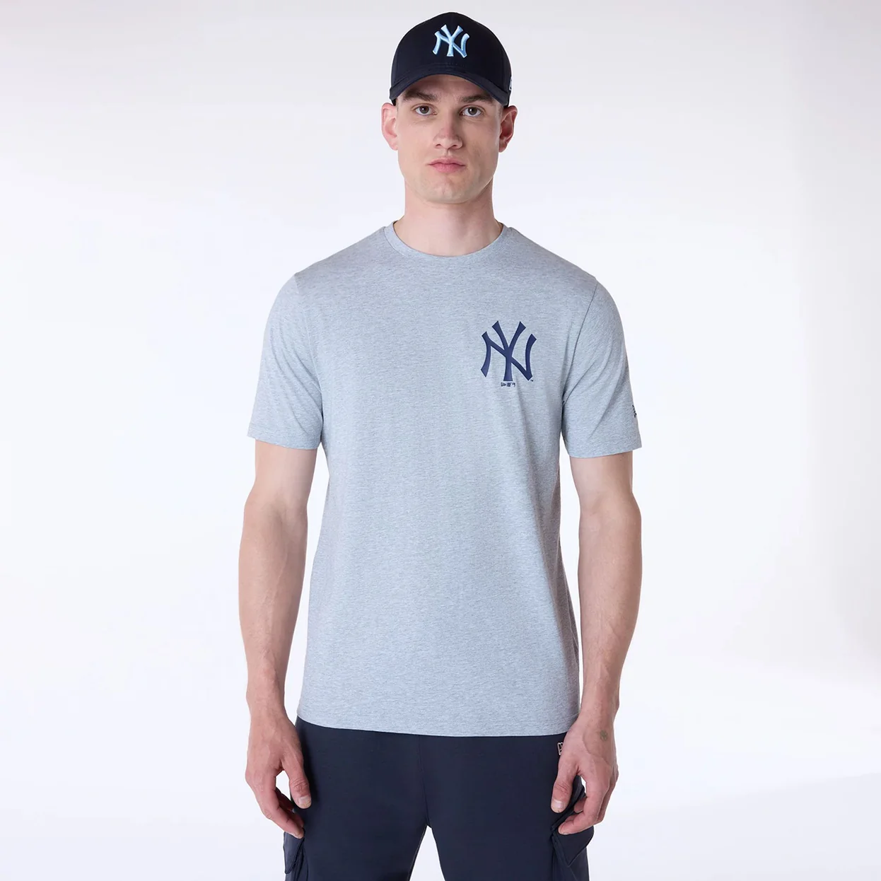 New Era T-Shirt in Graue - New York Yankees MLB Pennant Graphic - SALE