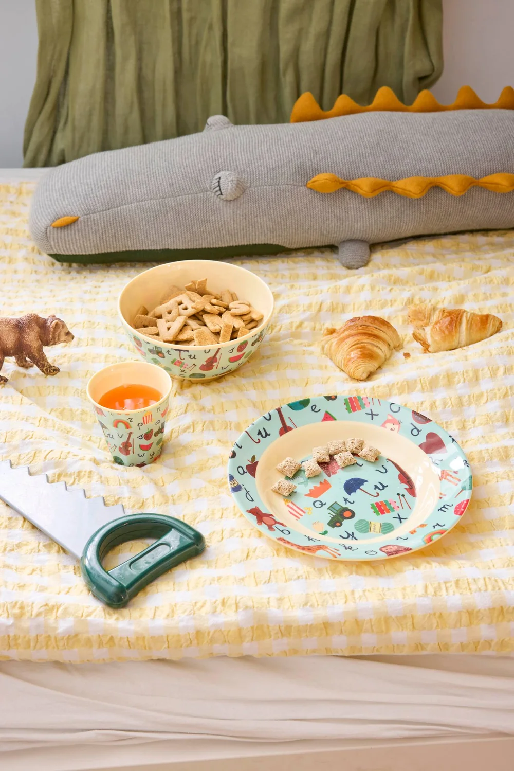 Melamine Kinderteller tief mit ABC Print in Blau - 250 ml Melamine Kinderteller tief mit ABC Print in Blau - 250 ml