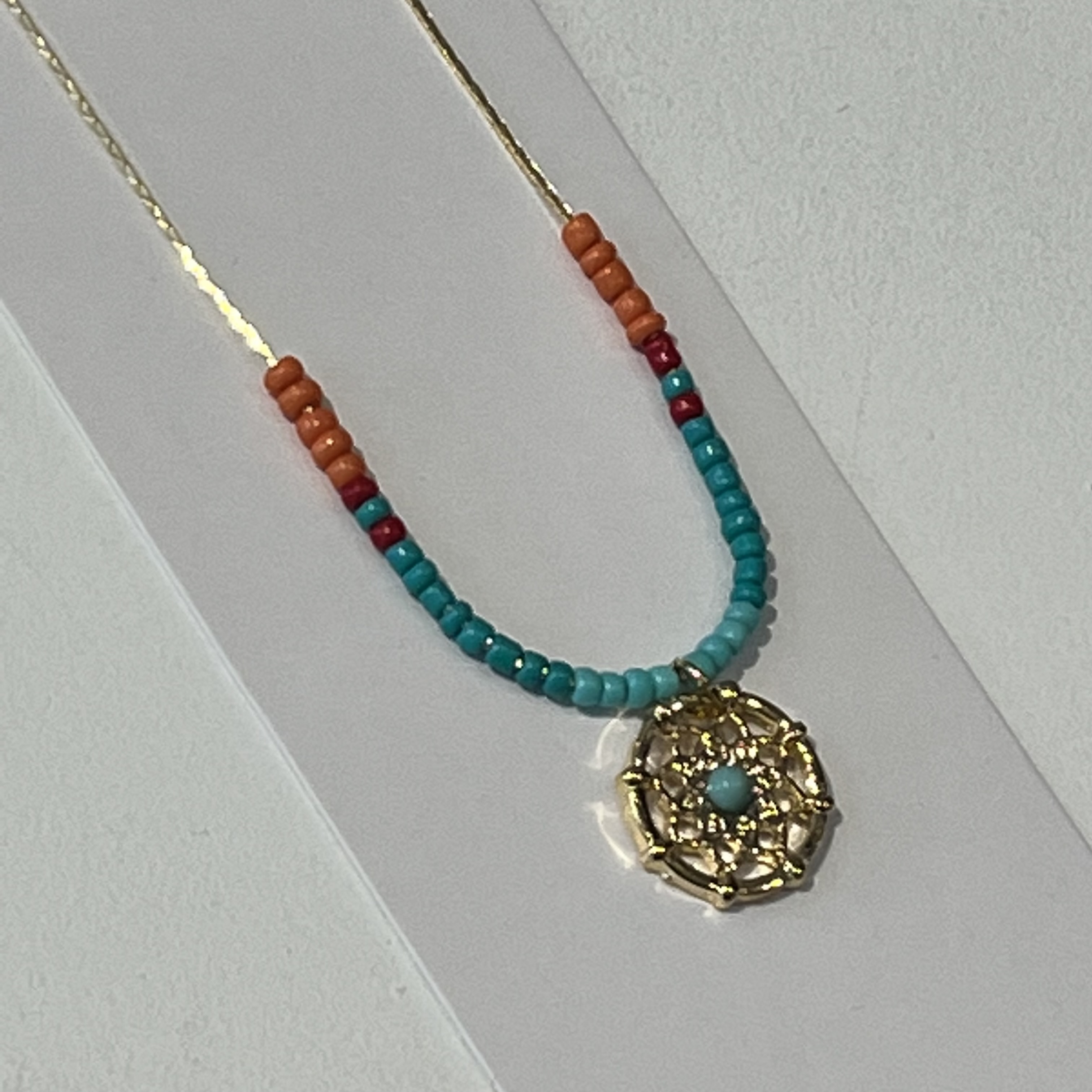 Lumisha Xana Kette mit Medaille - Türkis, Orange & Rot