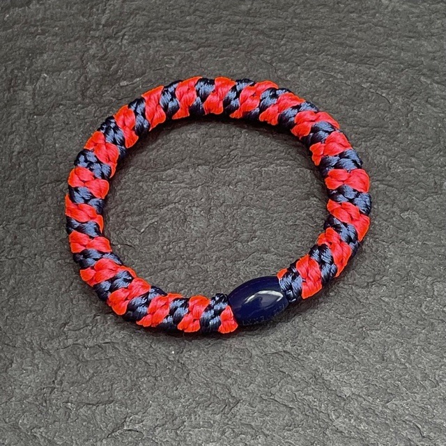IMG_2450wo3hSzAHApkEh Kknekki Haargummi/Armband - Indigo Blau & Neon Pink - 1 Stück