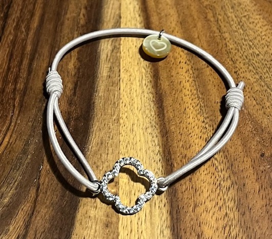 Lua Floris Armband - Elastisch mit Silber Glitzer Charm - Wählen Sie Ihre Farbe Lua Floris Armband - Elastisch mit Silber Glitzer Charm - Wählen Sie Ihre Farbe