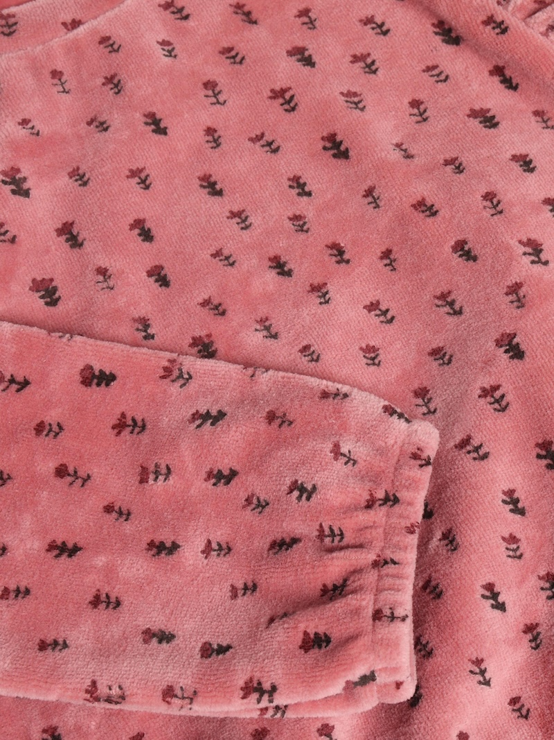 Noppies Baby Mädchen-Bluse aus Velours in Ash Rose mit Allover-Blumenprint – Samtiges Langarmshirt