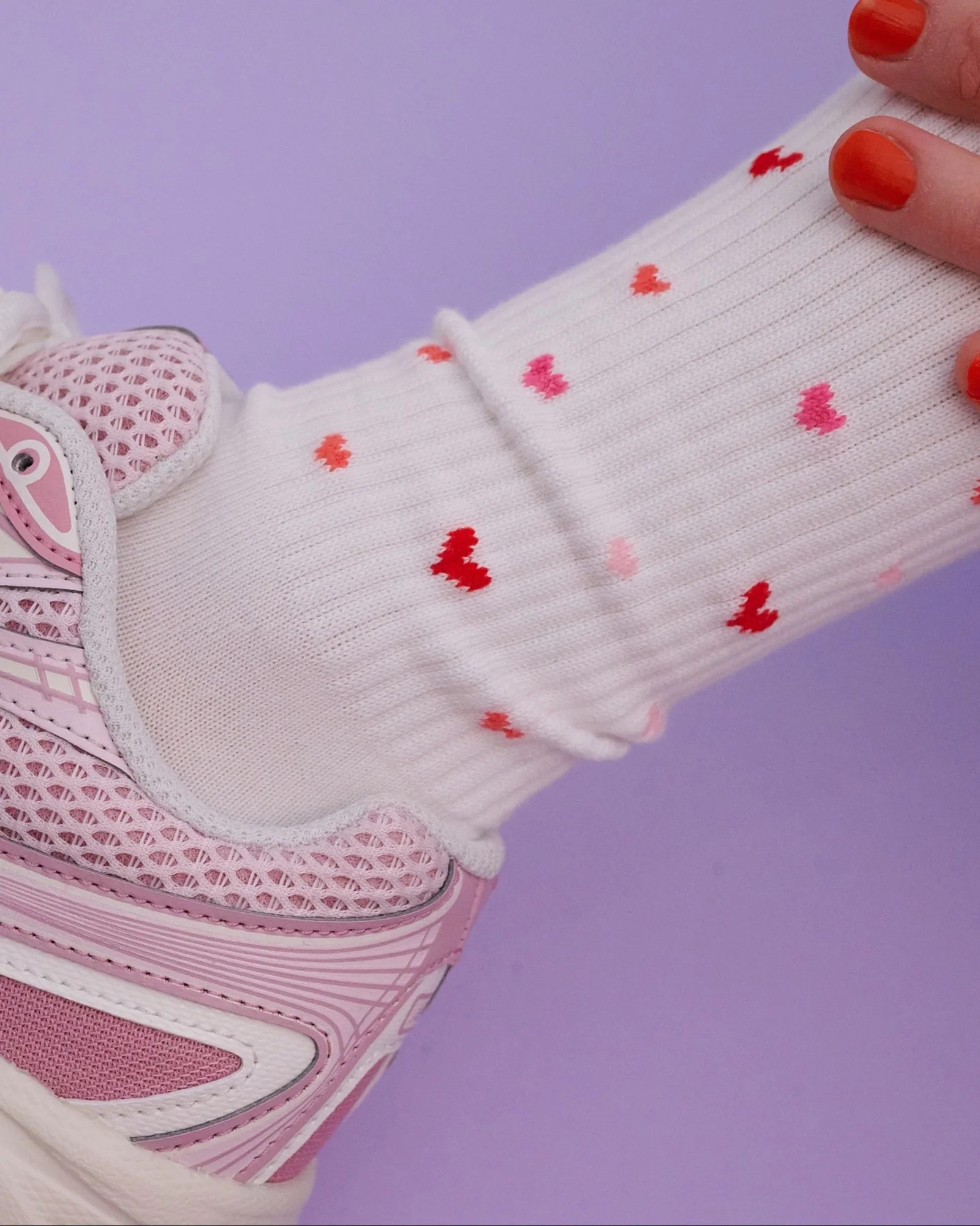 le ooley Socken Sportliche Icon Socken mit Herzen Allover - Love is Everywhere