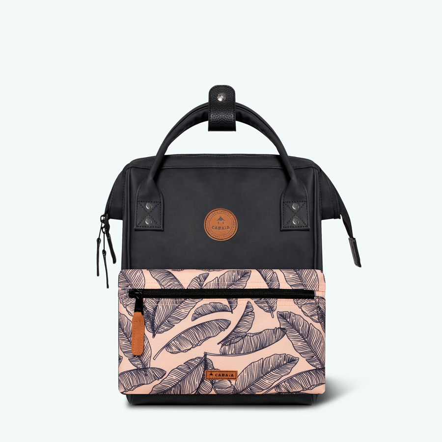 TDM-S22-ADVENTURER-SMALL-LE-HAVRE-FACE-POCHETTE-2-BD Cabaia Rucksack LE HAVRE Small (mit Laptop-Fach) - Schwarz