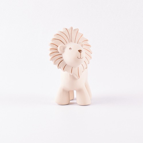 8596012_b Tikiri Natur Kautschuk Rassel in Geschenkschachtel - Löwe