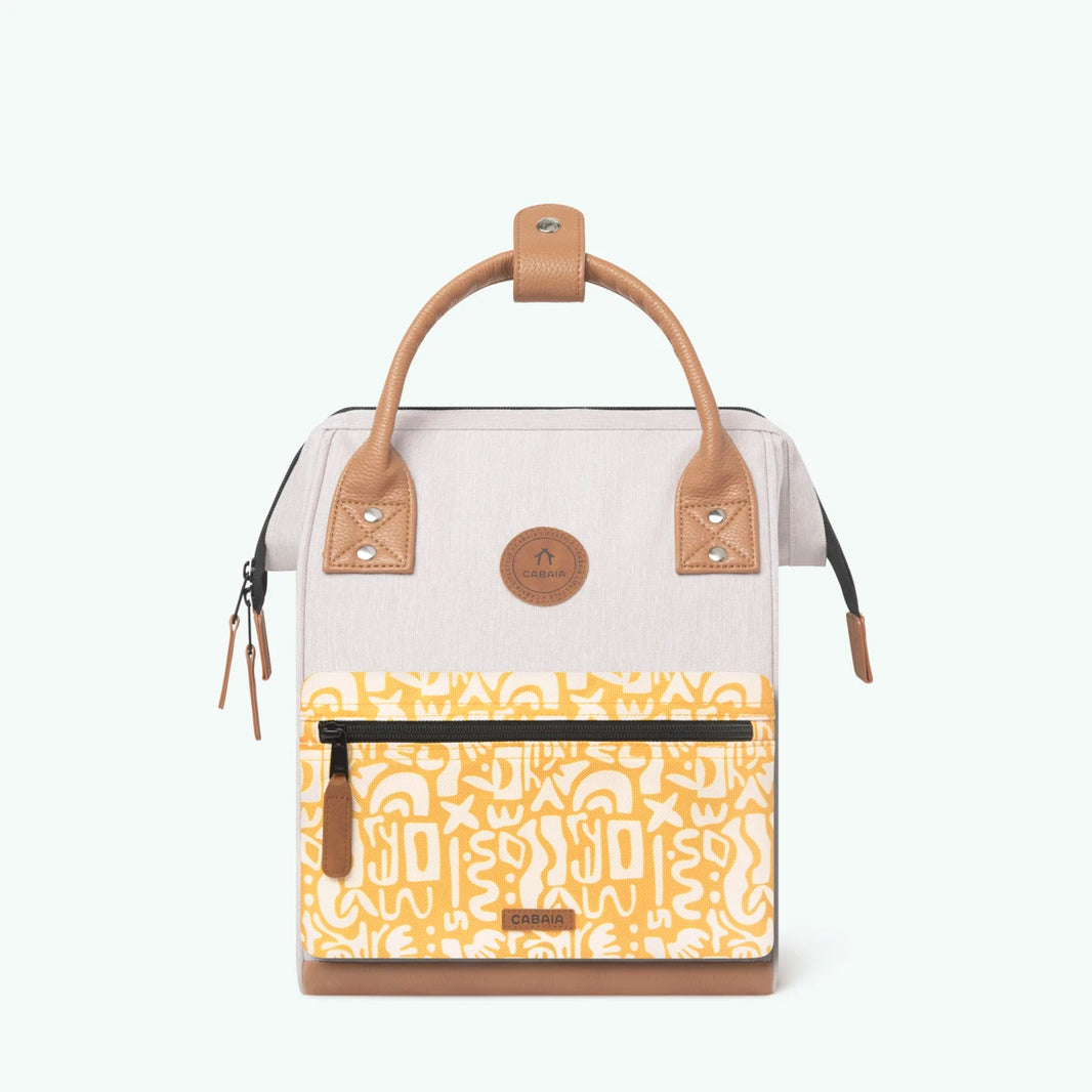 TDM_S24_ADVENTURER_SMALL_AREQUIPA_3701328390930_03_1066x-webp Cabaia Rucksack AREQUIPA Small mit Laptop-Fach - Beige