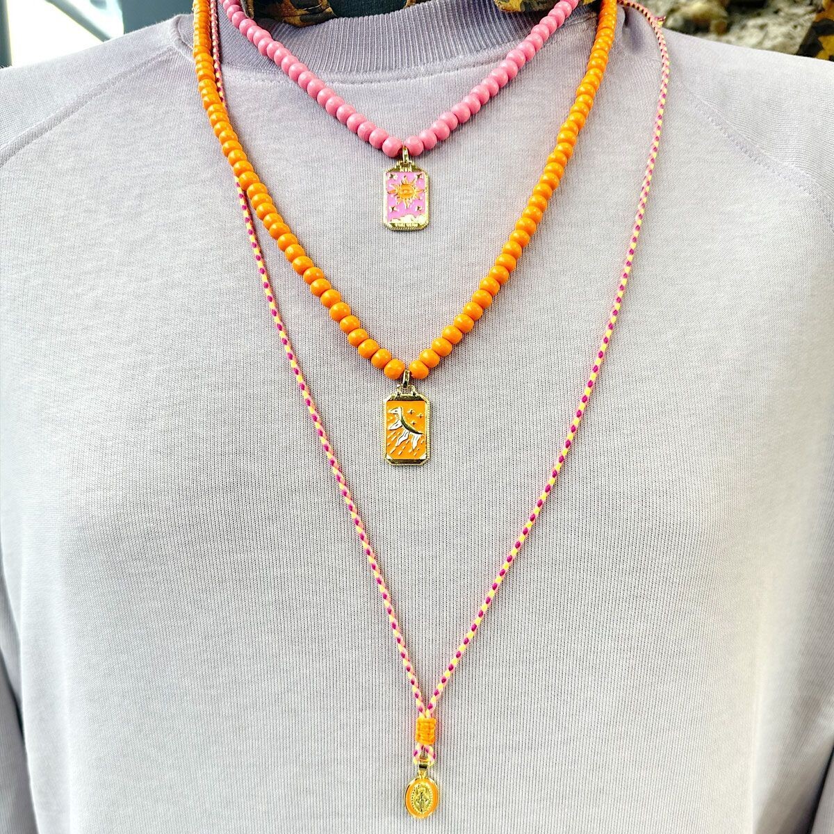 Mo Beads Halskette String mit Madonna Anhänger - Orange