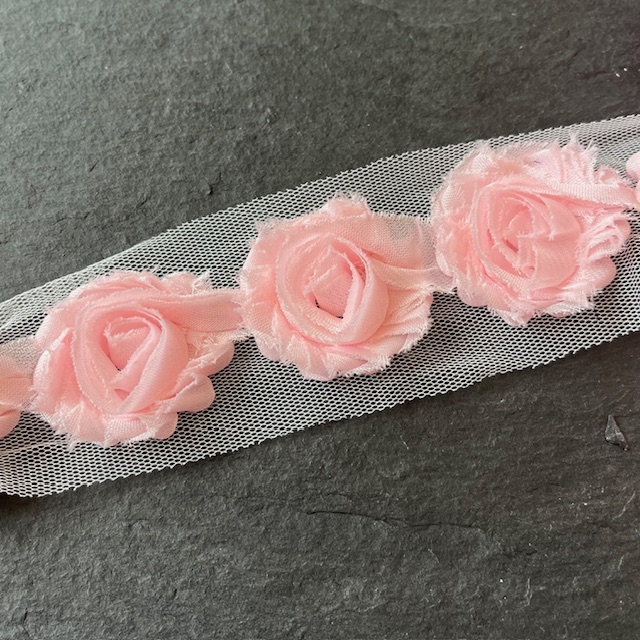Wowzers Petit Shabby Chic Stoffblume - Zartrosa - 3 Blumen Wowzers Petit Shabby Chic Stoffblume - Zartrosa - 3 Blumen