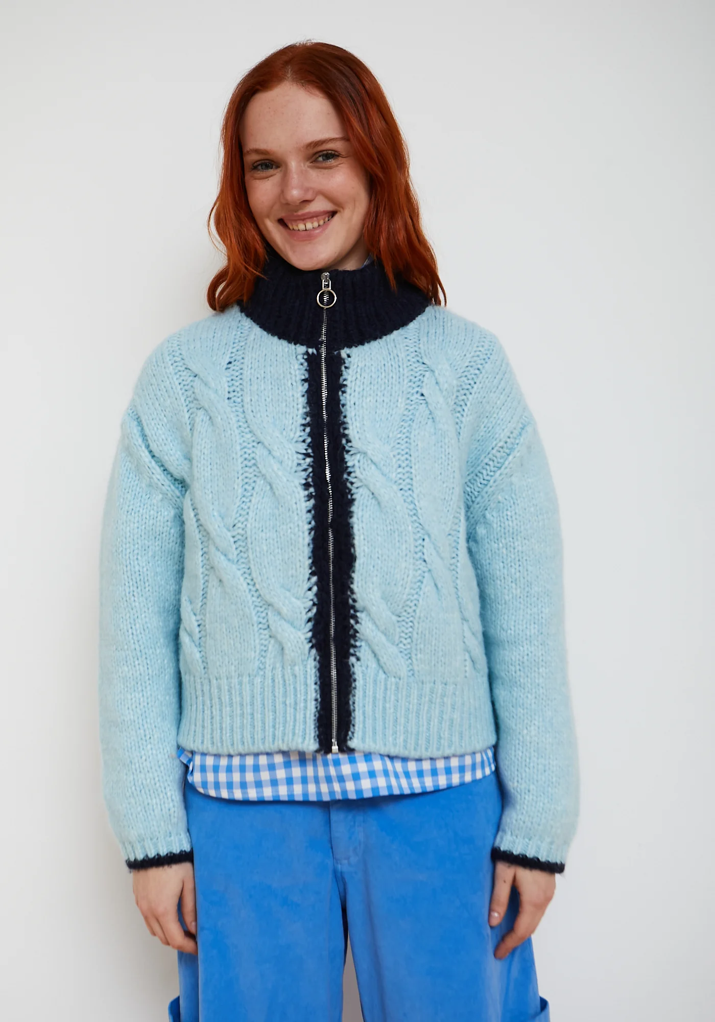 Dr Bloom Cardigan Jammy Strickjacke mit Reißverschluss in Himmelblau Dr Bloom Cardigan Jammy Strickjacke mit Reißverschluss in Himmelblau