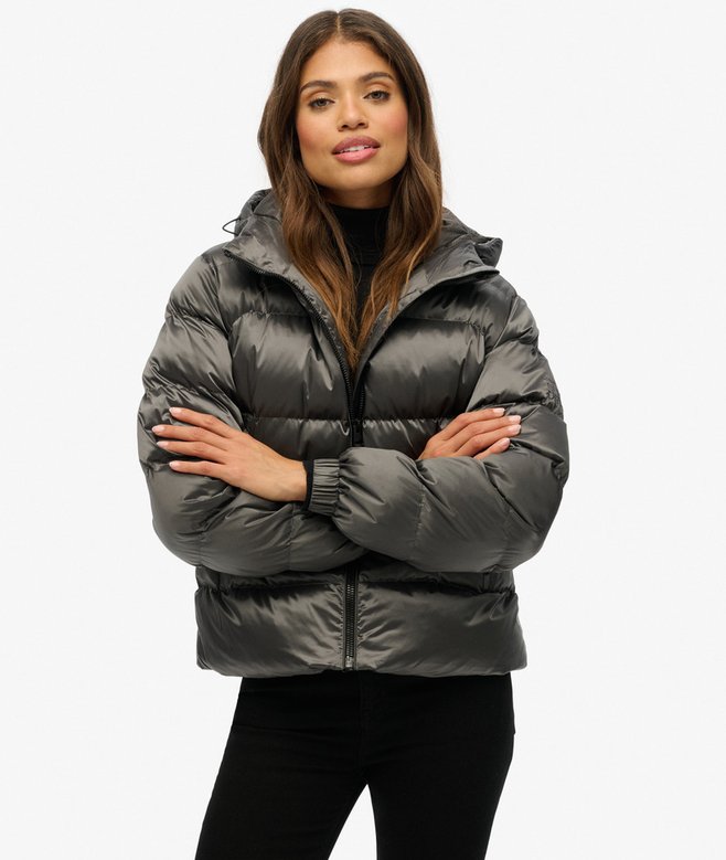 Superdry Damen Sportliche Steppjacke mit Kapuze Schwarz Glänzend - SALE Superdry Damen Sportliche Steppjacke mit Kapuze Schwarz Glänzend - SALE
