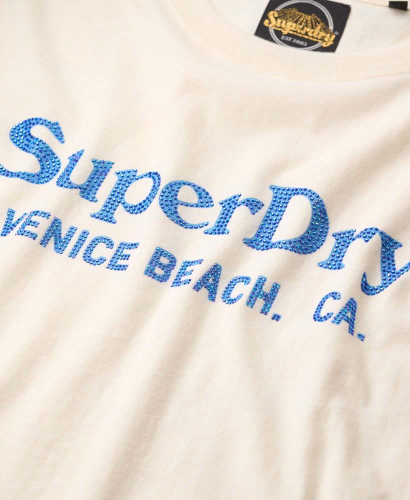 Superdry locker geschnittenes Venue Metallic T-Shirt für Damen in New Chalk White/Weiß - SALE Superdry locker geschnittenes Venue Metallic T-Shirt für Damen in New Chalk White/Weiß - SALE