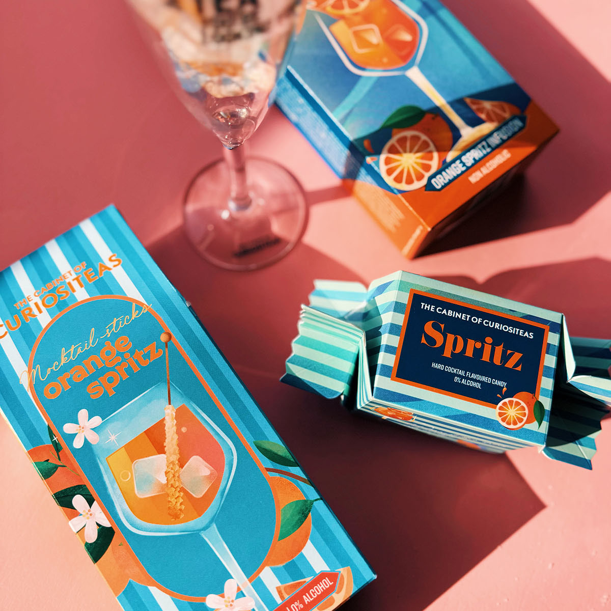 The Cabinet of CuriosiTeas Mocktail Box (6 Stück pro Packung) - Orange Spritz The Cabinet of CuriosiTeas Mocktail Box (6 Stück pro Packung) - Orange Spritz