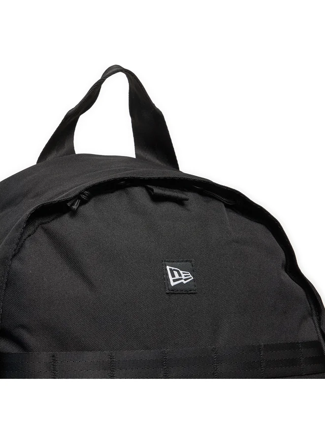 New Era Cap Rucksack New Era Day Pack 22L Backpack in Schwarz New Era Cap Rucksack New Era Day Pack 22L Backpack in Schwarz