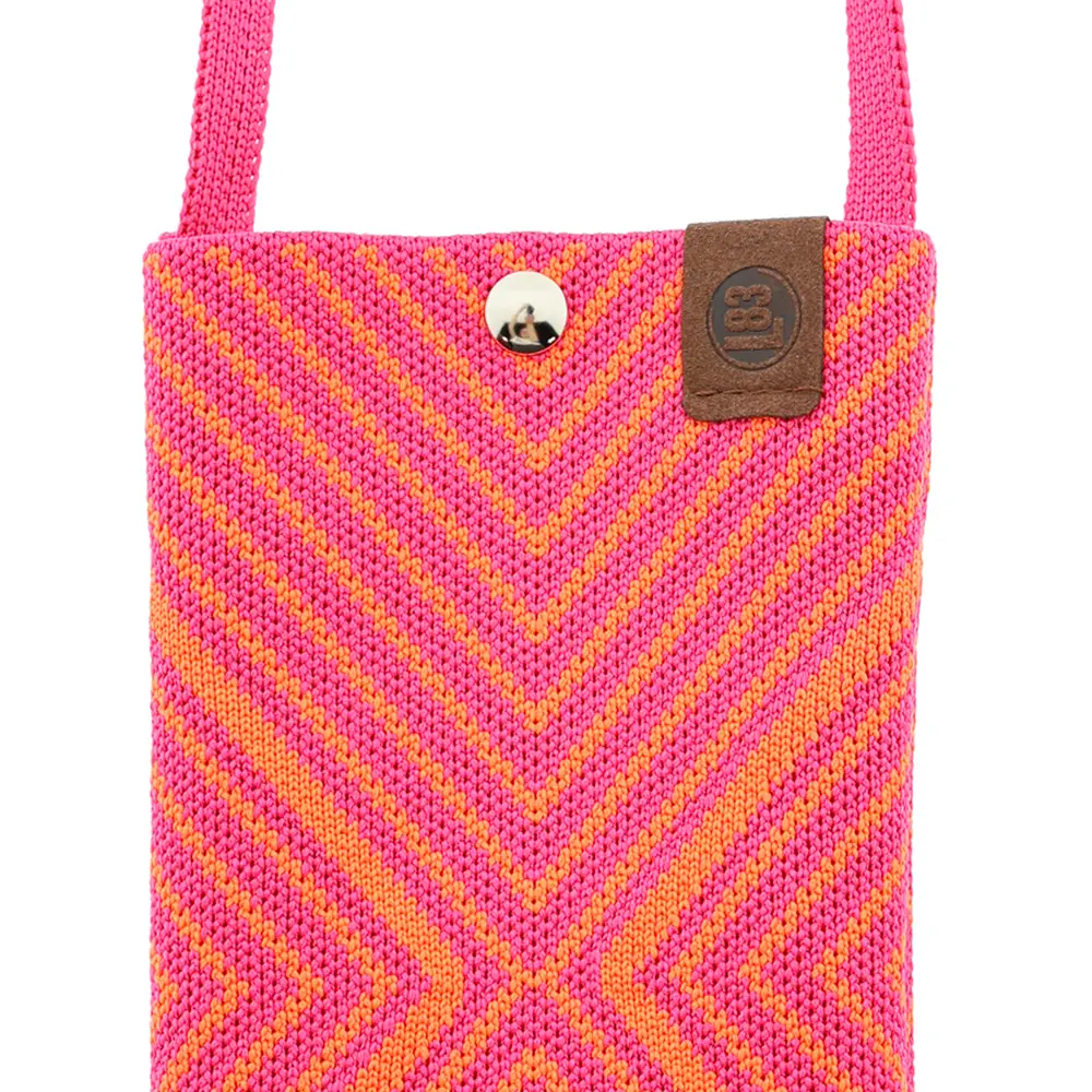 LOT83 Charlie Gestrickte Handytasche mit Druckknopf - Neon Pink & Orange Zick Zack Muster 
