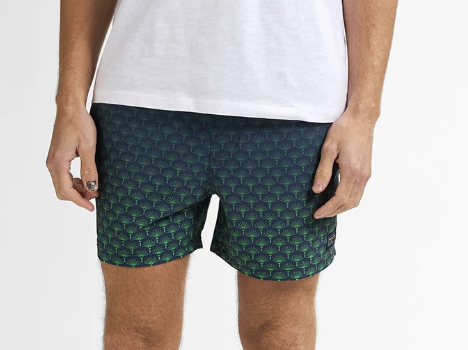 Petrol Industries Herren Badehose in Navy mit allover Palmen in grün