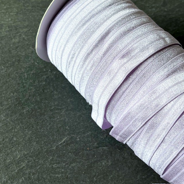 Wowzers Bastelbedarf elastischen Satin Band in Flieder - 1 Meter Wowzers Bastelbedarf elastischen Satin Band in Flieder - 1 Meter