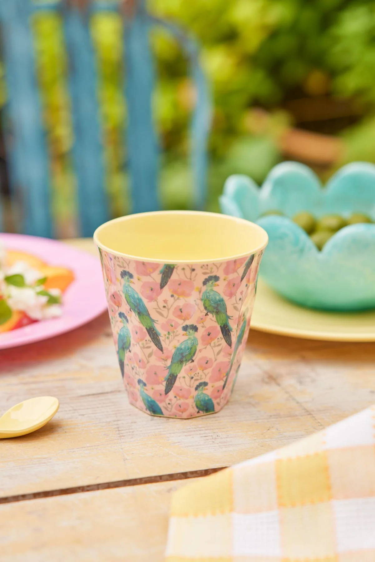 RICE Medium Melamin Becher in Hellrosa - Exotic Bird Print - Exotischer Vogelprint RICE Medium Melamin Becher in Hellrosa - Exotic Bird Print - Exotischer Vogelprint