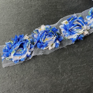 Wowzers Shabby Chic Stoffblumen Blüten am Band - Wasserfarben Blume Brilliant Blau - 3 Blumen Wowzers Shabby Chic Stoffblumen Blüten am Band - Wasserfarben Blume Brilliant Blau - 3 Blumen