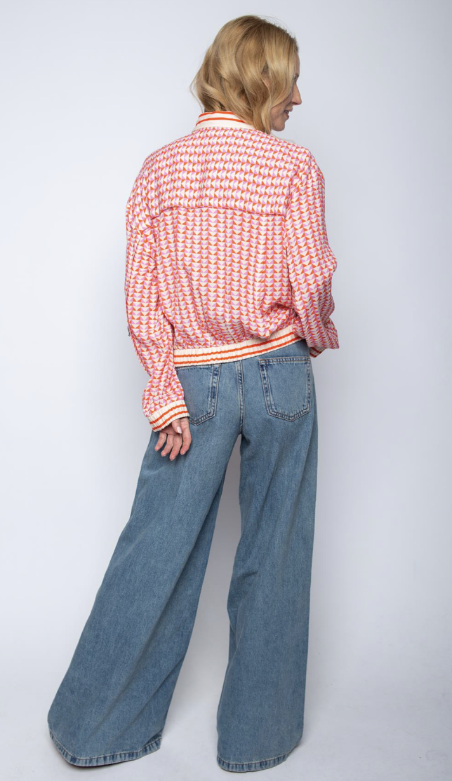 Emily van den Bergh Lässige Cropped Blouson-Bluse in Creme Orange Flieder Graphik-Muster - SALE Emily van den Bergh Lässige Cropped Blouson-Bluse in Creme Orange Flieder Graphik-Muster - SALE